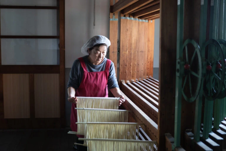 生そうめんと乾麺そうめんの違い｜小豆島産直の「生」がおいしい理由